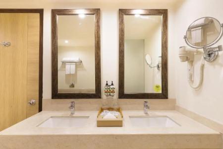 Lemon Tree Premier, Ulsoor Lake, Bengaluru - 72