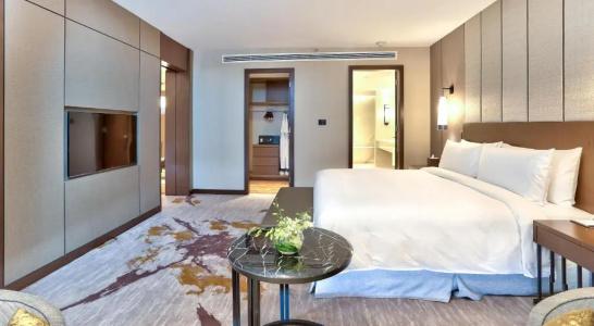 Hilton - 63