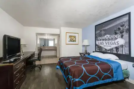 Super 8 by Wyndham Las Vegas North Strip/Fremont St. Area - 8