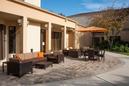 Courtyard by Marriott - 19