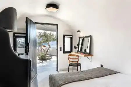 Pearl of Caldera Oia - Boutique by Pearl Collection - 246