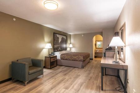 Super 8 by Wyndham Dallas East - 13