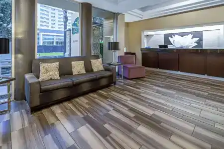 La Quinta by Wyndham Anaheim - 7
