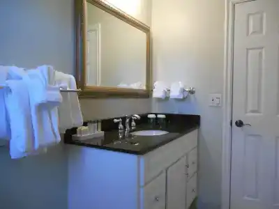 Carmel Bay View Inn - 8
