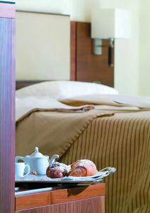 Suites & Residence - 53