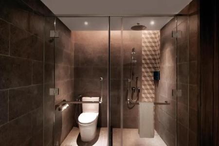 DoubleTree by Hilton Lakeside - 53