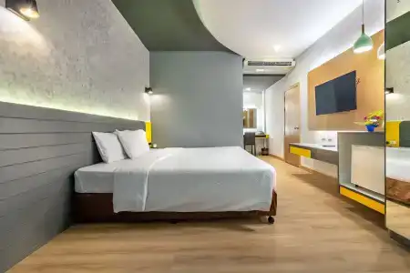 Qiu Sukhumvit - 4