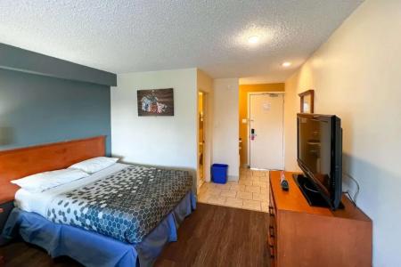 Econo Lodge Village - 51