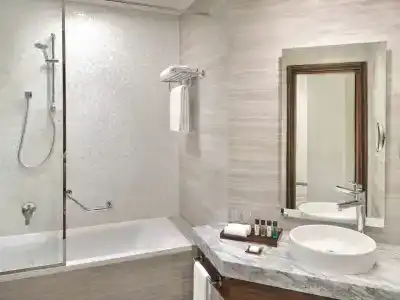 Mövenpick Downtown Dubai - 18