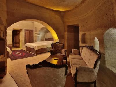 Family Cave Suite - 21