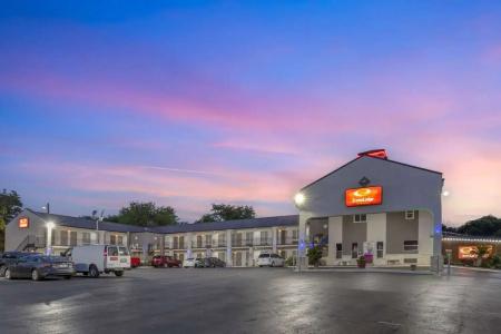 Travelodge By Wyndham San Antonio Lackland a f b - 25