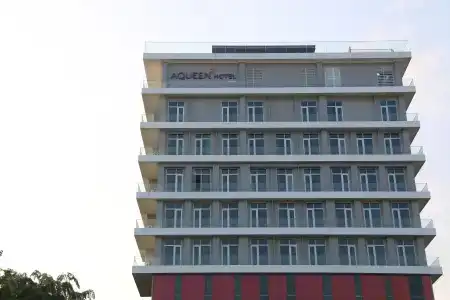 Aqueen Paya Lebar (Sg Clean, Staycation Approved) - 0