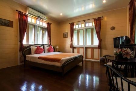 Samsen Sam Place - 140