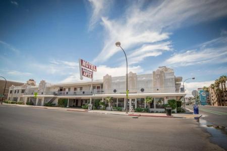 Downtowner Boutique - 17