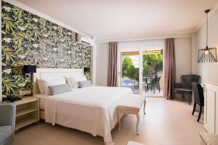 Neikos Mediterraneo Luxury Suites - 26