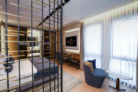 Broyt Suites - 10