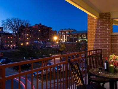 Hampton Inn and Suites Downtown - 86