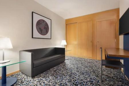 Ramada by Wyndham Lisbon - 37