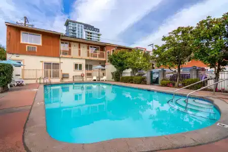 Econo Inn & Suites - - 13
