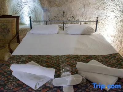 Caravanserai Cave - 299