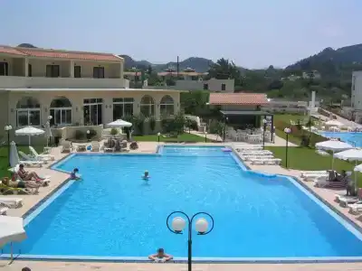 Summerland & Bungalows - 7
