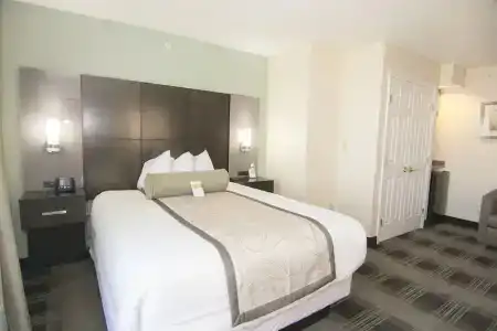 Wingate by Wyndham - Orlando International Airport - 13