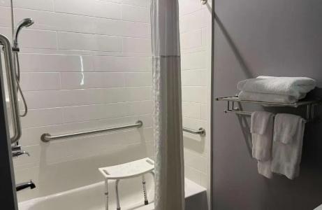 Best Western Plus Airport Inn & Suites - 38