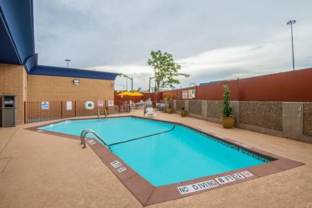 Holiday Inn Express-Central - 0