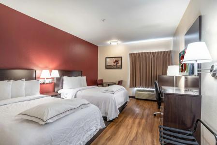 Red Roof Inn Plus + Phoenix West - 32