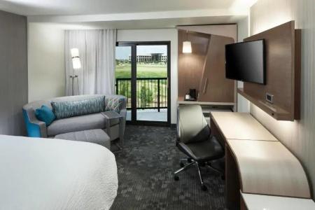 Courtyard by Marriott Alliance Town Center - 37