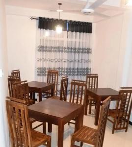 OYO 438 Sarala Residence - 10