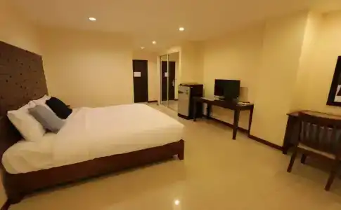 The Royal Bee Aparthotel - 4