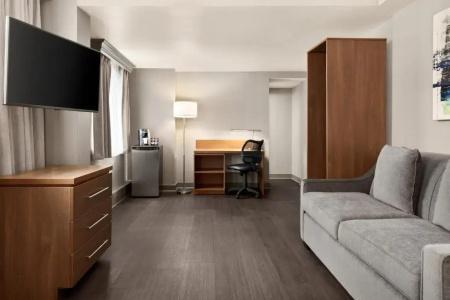 Days Inn by Wyndham Downtown - 17