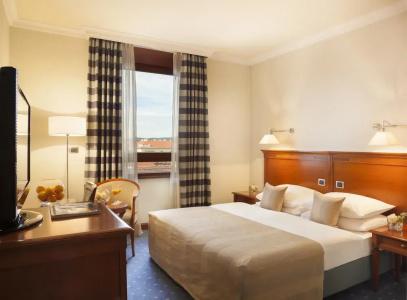 Best Western Premier Astoria - 39