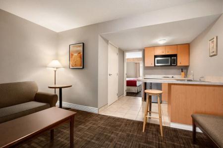 Days Inn & Suites by Wyndham - 16