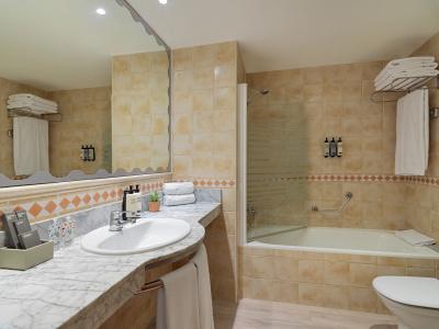 H10 Mediterranean Village - 10