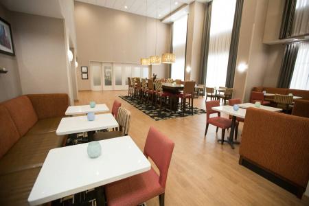 Hampton Inn & Suites Airport - 28