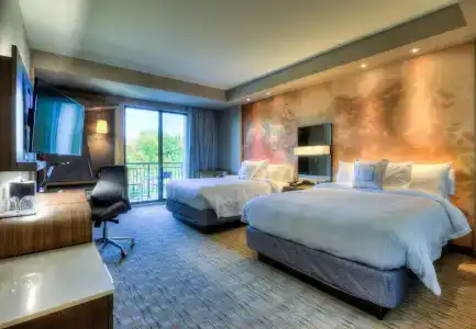 Courtyard by Marriott - 4