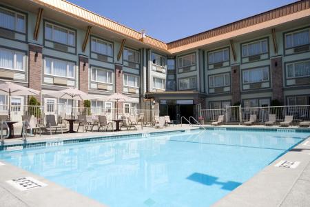 Elk Lake Inn & Suites - 13