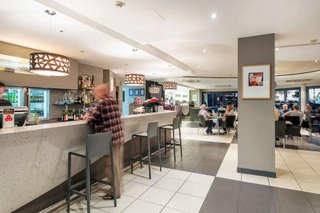 Rydges - 20