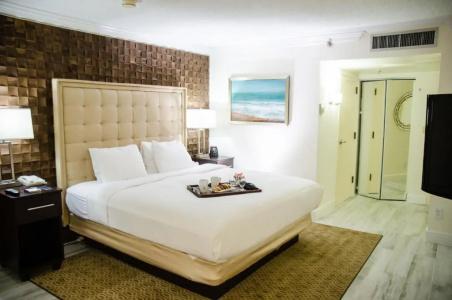 Hilton Palm Beach Airport - 74