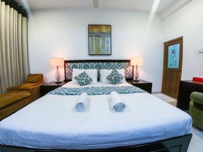 Romance Hills - 26