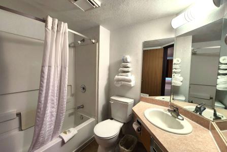 Super 8 by Wyndham Austin North/University Area - 6