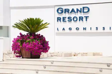 Grand Resort Lagonissi - 0