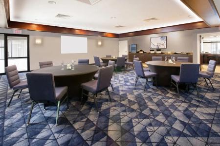 Courtyard by Marriott Dallas in Legacy Park - 19