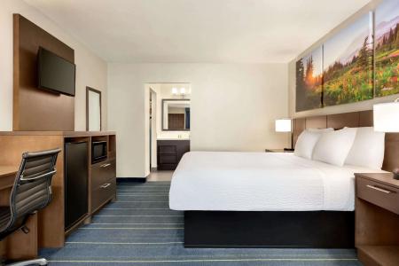 Days Inn & Suites by Wyndham At Disneyland Park - 1