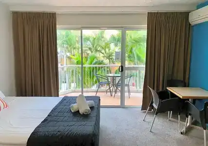 Outrigger Burleigh - 101