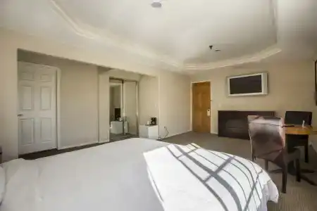 Wilshire Crest - 15