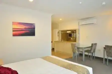 Senator Motor Inn - 3