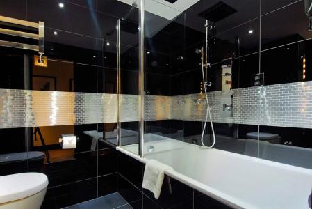 Montcalm East, Autograph Collection - 8